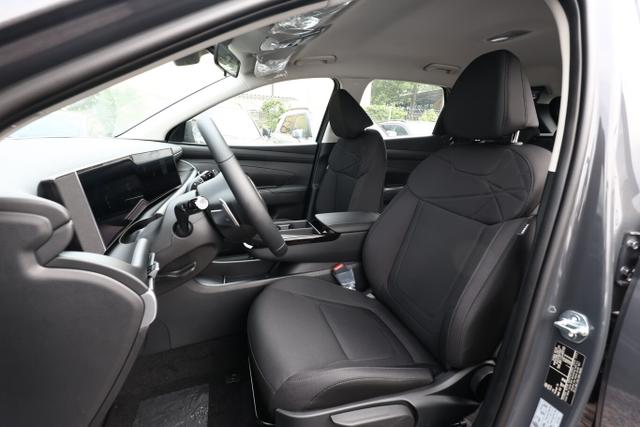 Hyundai TUCSON 1.6 HEV 215 DCT LED Nav Kam PDC Keyl LFA 