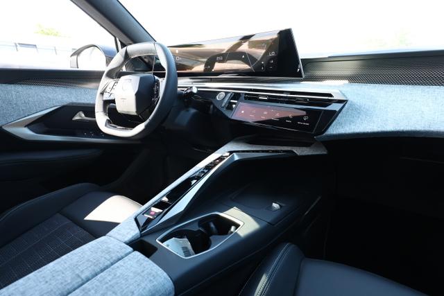 Peugeot 5008 145 eDSC6 GT eHK Nav 360° ACC SHZ PrivG PDC 