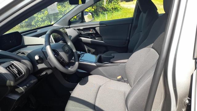 Toyota bZ4X 71kWh LED Nav Kam Keyl ACC Wärmepumpe CCS 