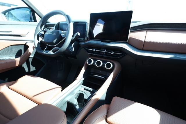 Kodiaq Selection eTSI DSG Selec Pano AHK 7S HUD 360° Leder 