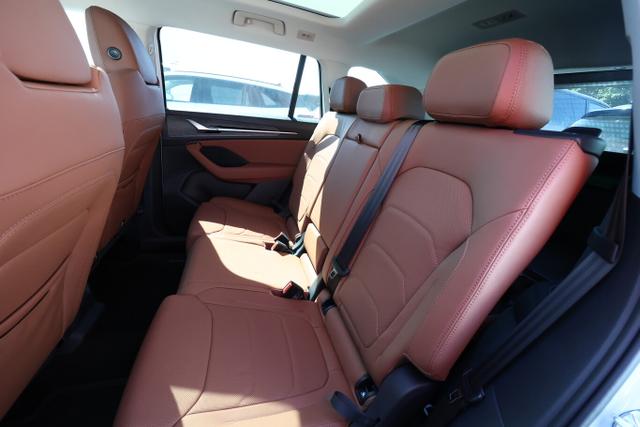 Kodiaq Selection eTSI DSG Selec Pano AHK 7S HUD 360° Leder 