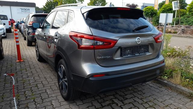 Nissan Qashqai N-WAY 1.3 DIG-T 160 DCT Pano Nav PDC Kam 