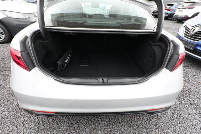 Alfa Romeo Giulia Ti 2.2 Turbo 190 AT8 Leder ACC Nav SHZ 