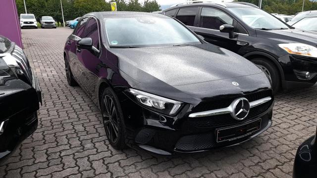 Mercedes-Benz A-Klasse Edition 19 A 180 DCT LED Nav SHZ PDC Kam LM18Z 
