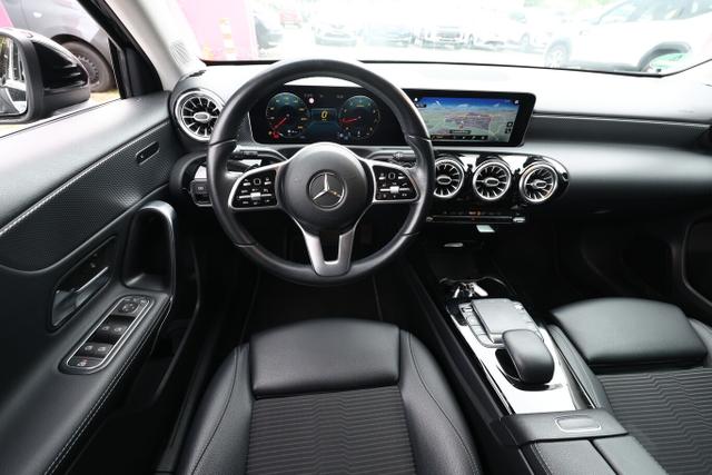 Mercedes-Benz A-Klasse Edition 19 A 180 DCT LED Nav SHZ PDC Kam LM18Z 