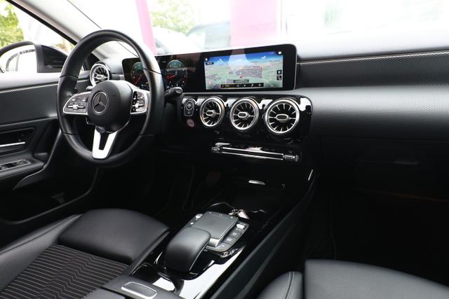 Mercedes-Benz A-Klasse Edition 19 A 180 DCT LED Nav SHZ PDC Kam LM18Z 
