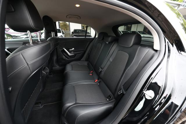 Mercedes-Benz A-Klasse Edition 19 A 180 DCT LED Nav SHZ PDC Kam LM18Z 