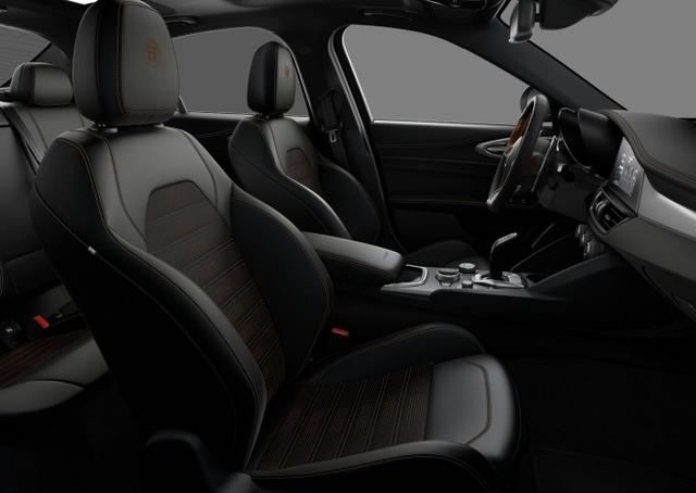 Giulia Intensa 2.2 D 210 AT8 Q4 Matrix Pano Nav 
