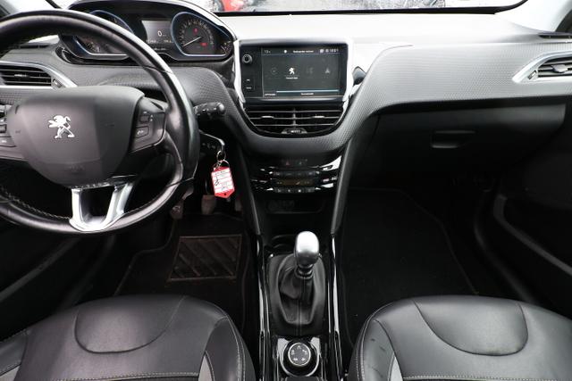 Peugeot 2008 Allure 1.6 BlueHDi 120 Pano Nav SHZ Kam 16Z 