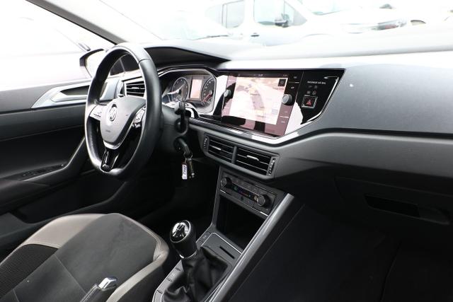 Volkswagen Polo Highline 1.0 TSI 95 LED Nav LM16Z AppC PDC 