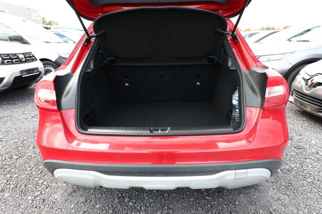 Mercedes-Benz GLA 180 DCT Leder ParkAs Tempomat LM17Z Klima 