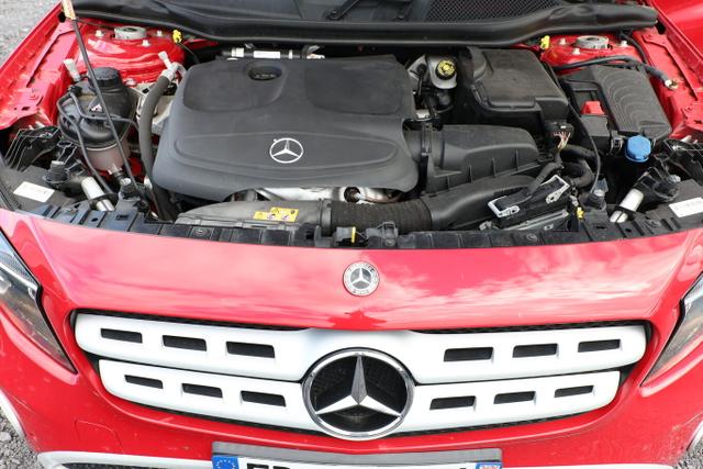 Mercedes-Benz GLA 180 DCT Leder ParkAs Tempomat LM17Z Klima 