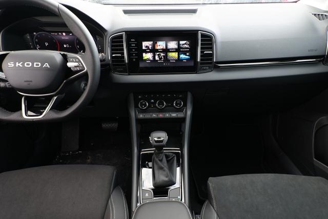 Skoda Karoq Selection TSI 150 DSG Pano AHK NavC SideA Leder ACC 