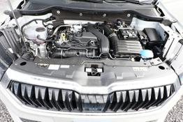 Skoda Karoq Selection TSI 150 DSG Pano AHK NavC SideA Leder ACC 