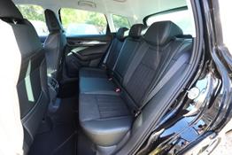 Skoda Karoq Selection TSI 150 DSG Pano AHK NavC SideA Leder ACC 