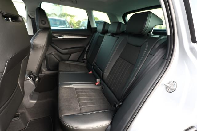 Skoda Karoq Selection TSI 150 DSG Pano AHK NavC SideA Leder ACC 