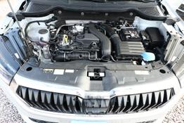 Skoda Karoq Selection TSI 150 DSG Pano AHK NavC SideA Leder ACC 