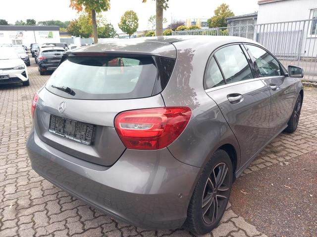 Mercedes-Benz A-Klasse Style A 180 PanoD ParkAs Nav SHZ LM16Z KeyLess 