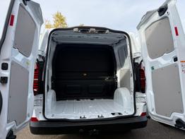 Volkswagen T7 Kastenwagen Transporter Plus TDI 110 LED AHK SHZ 6S TEMP 