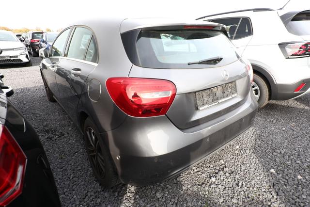 Mercedes-Benz A-Klasse Style A 180 PanoD ParkAs Nav SHZ LM16Z KeyLess 