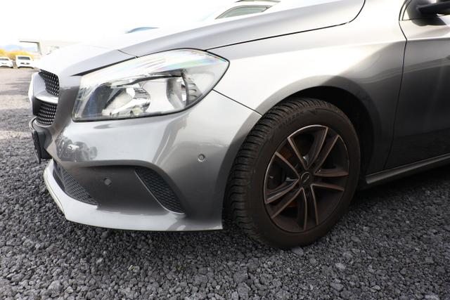 Mercedes-Benz A-Klasse Style A 180 PanoD ParkAs Nav SHZ LM16Z KeyLess 