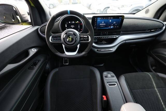 500e 42 kWh Turismo LED Pano Nav JBL SHZ Kam PDC 