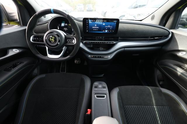 500e 42 kWh Turismo LED Pano Nav JBL SHZ Kam PDC 