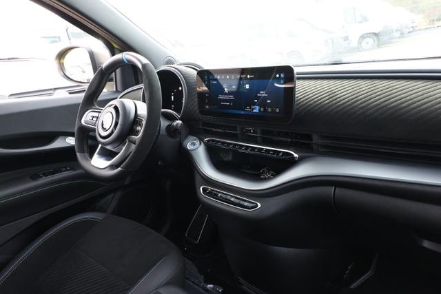 500e 42 kWh Turismo LED Pano Nav JBL SHZ Kam PDC 