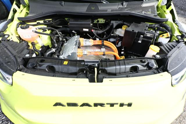 500e 42 kWh Turismo LED Pano Nav JBL SHZ Kam PDC 