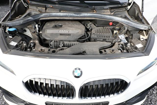 BMW 2er Active Tourer Sport Line 218i Steptronic Nav AHK 