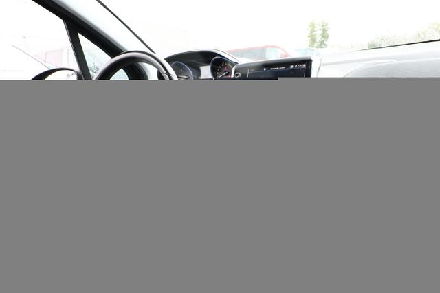 Peugeot 2008 Allure 1.6 BlueHDi 120 Pano Nav SHZ Kam 16Z 