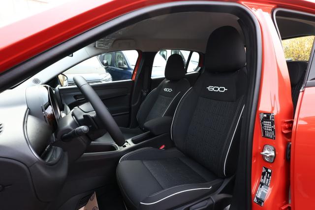 Fiat 600 Basis MHEV 110 DCT Nav SHZ KeyL LED Kam PDC CarP 