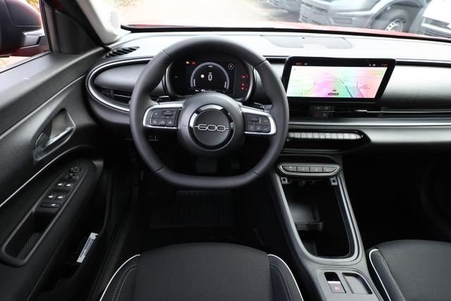 Fiat 600 Basis MHEV 110 DCT Nav SHZ KeyL LED Kam PDC CarP 