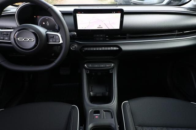 Fiat 600 Basis MHEV 110 DCT Nav SHZ KeyL LED Kam PDC CarP 