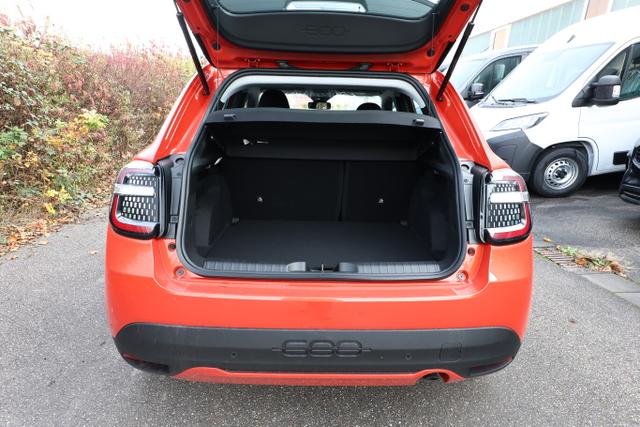 Fiat 600 Basis MHEV 110 DCT Nav SHZ KeyL LED Kam PDC CarP 