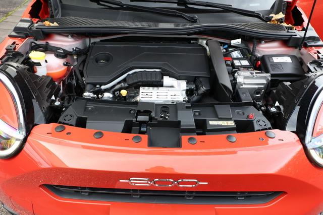 Fiat 600 Basis MHEV 110 DCT Nav SHZ KeyL LED Kam PDC CarP 