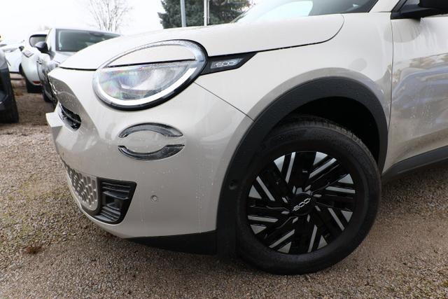 Fiat 600 MHEV 145 DCT LED Nav ACC Kam Keyl Klimaaut 