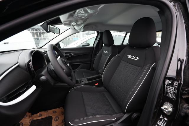 Fiat 600 MHEV 145 DCT LED Nav ACC Kam Keyl Klimaaut 