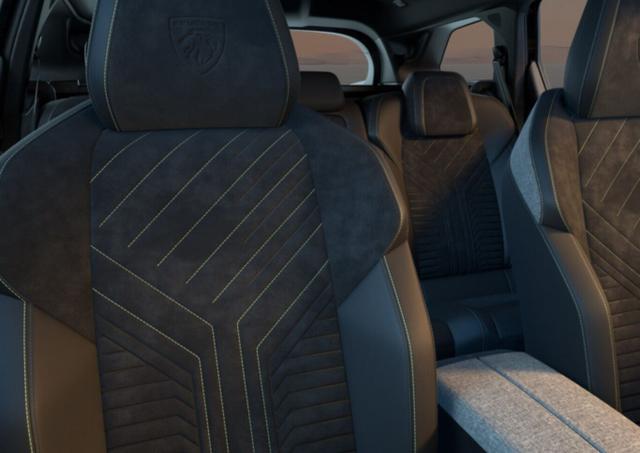 Peugeot 5008 GT MHEV 145 360° AHK Pano Massage Alcantara 