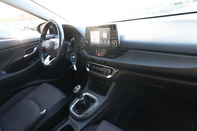 Hyundai i30 Select 1.4 100 LED PDC SHZ LM15Z Klimaaut. 