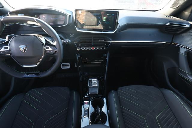Peugeot 2008 GT MHEV 145 DSC6 ACC 360° Pano Massage SHZ 