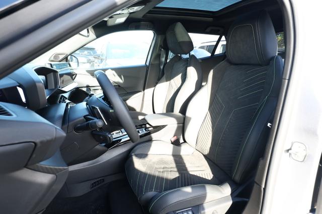 Peugeot 2008 GT MHEV 145 DSC6 ACC 360° Pano Massage 18Z 