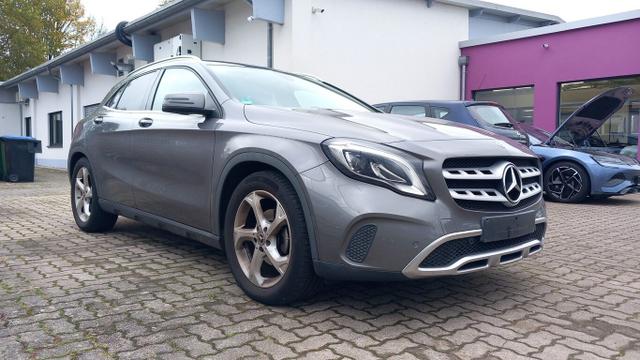 Mercedes-Benz GLA Urban 180 Pano Nav LED eHk ParkAs LaneAs 18Z 