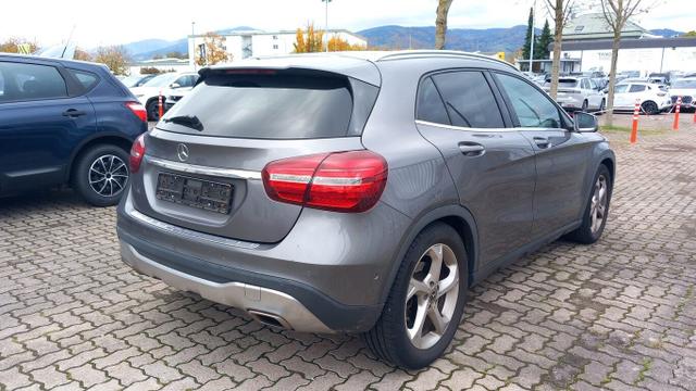 Mercedes-Benz GLA Urban 180 Pano Nav LED eHk ParkAs LaneAs 18Z 