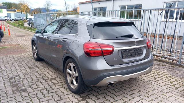 Mercedes-Benz GLA Urban 180 Pano Nav LED eHk ParkAs LaneAs 18Z 