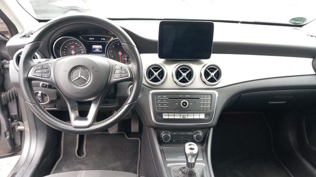 Mercedes-Benz GLA Urban 180 Pano Nav LED eHk ParkAs LaneAs 18Z 