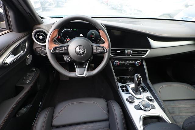 Alfa Romeo Giulia Intensa 2.2 D 210 AT8 Q4 Matrix Pano Nav 