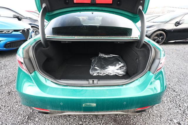 Alfa Romeo Giulia Intensa 2.2 D 210 AT8 Q4 Matrix Pano Nav 