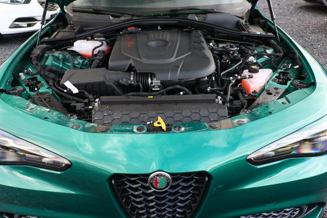 Alfa Romeo Giulia Intensa 2.2 D 210 AT8 Q4 Matrix Pano Nav 