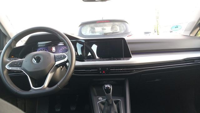 Volkswagen Golf LIFE VIII 1.5 TSI 130 Nav ACC SHZ PDC KeyL 